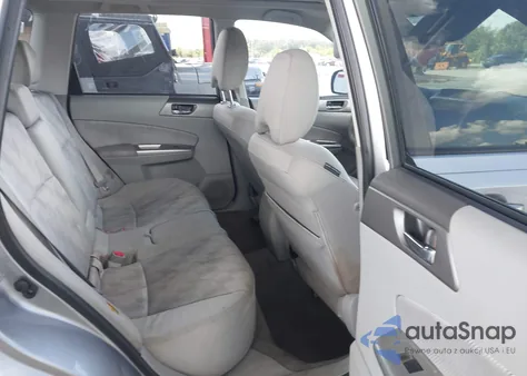 2010 Subaru Forester 2.5X Premium z USA, uszkodzony, nr VIN JF2SH6CC5AH749679